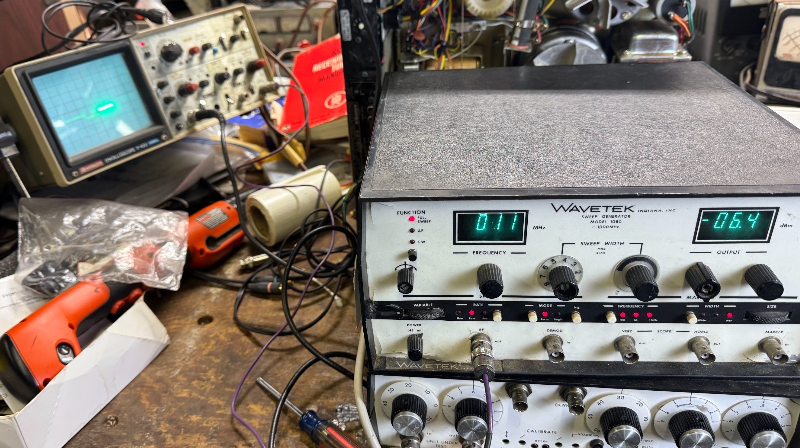 Wavetek 1080 Sweep Generator w/ 1076 Module System Tested Output