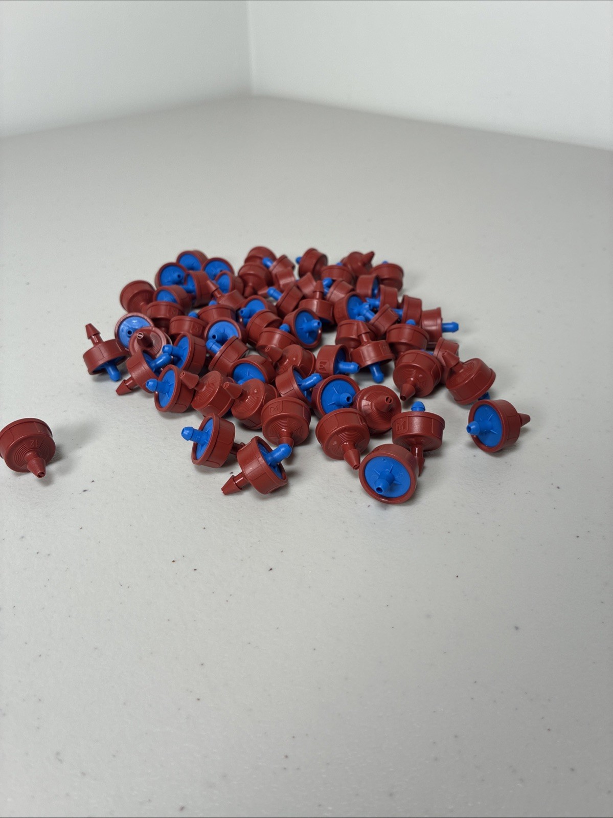 60PCS 0.5 GPH Pressure Compensating Drip Irrigation Spot Watering Drippers/Emitt