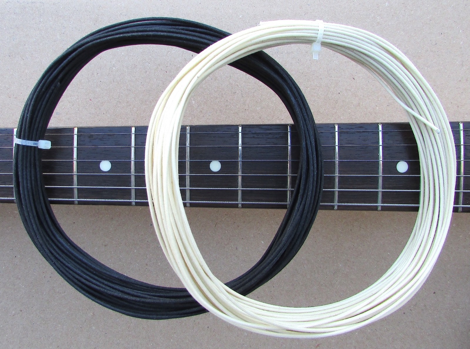 8 ft Vintage Push Back Cloth 22 awg Guitar Wire / Black & White Tinned
