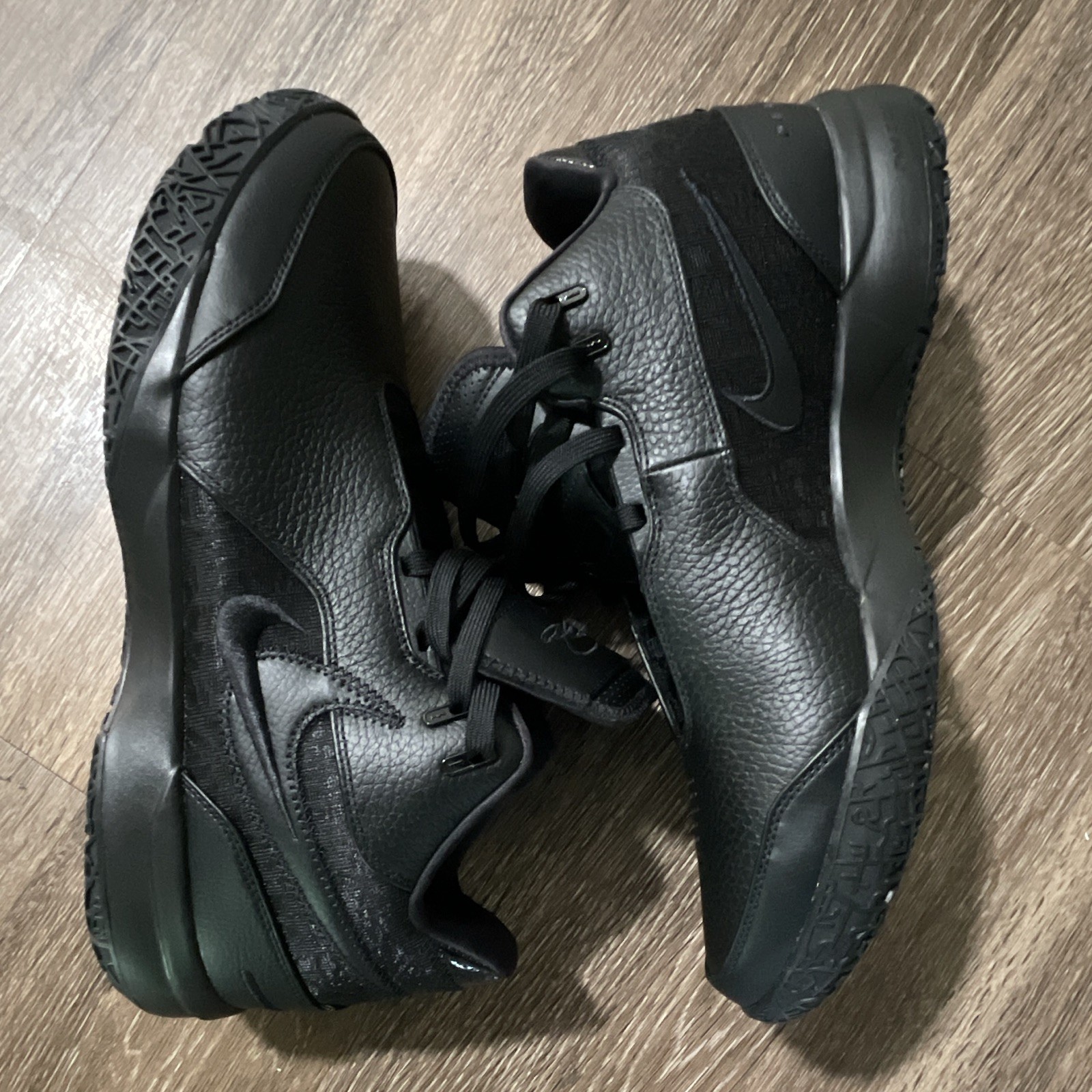 Nike Men's HJ9947-001 Black Mid Top Lace-Up Leather Sneakers Rubber Sole