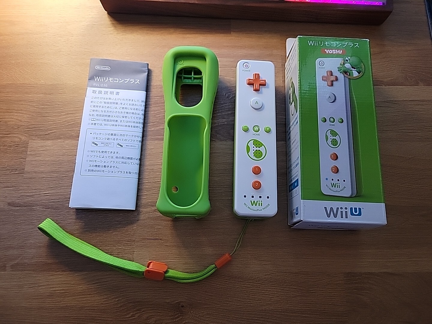 Official Wii Remote YOSHI Nintendo Motion Plus Inside  Wii U OEM CIB