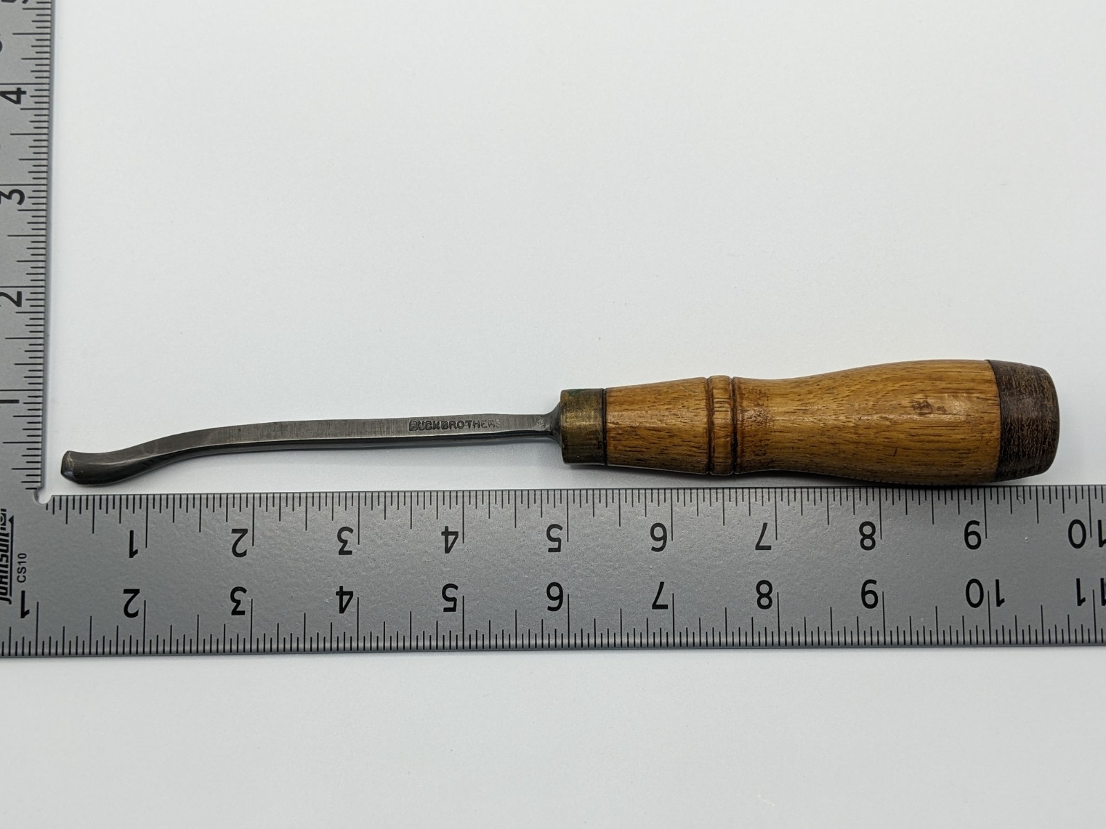 Buck Brothers No.31 – Deep Bent Specialty Gouge – Cast Steel Carving Tool