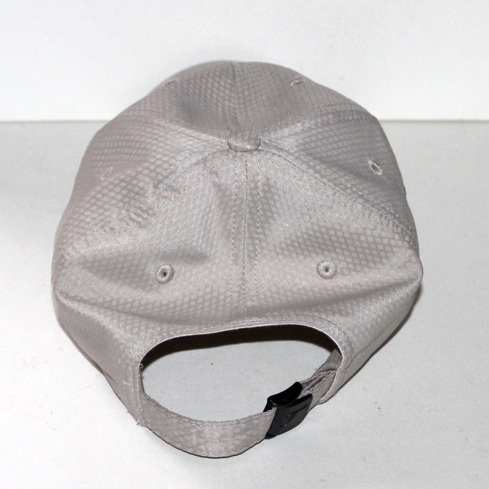 Titleist Member Golf Hat cap beige red thin adjustable back soft fabric outdoors