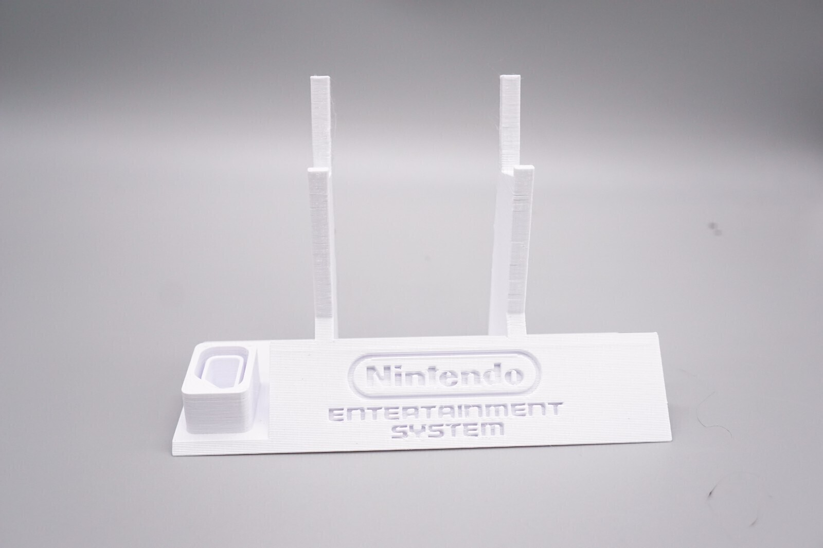 Controller Holder Display for NES Nintendo Entertainment Sys Controllers *White*