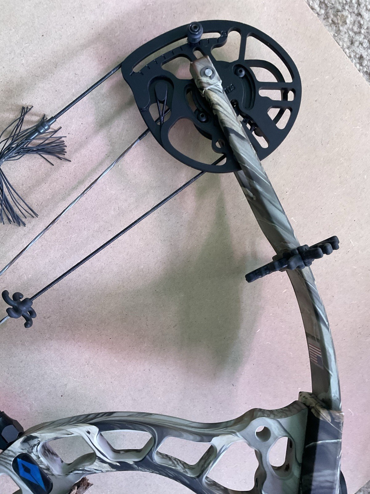 DIAMOND ARCHERY STUD RH BOW