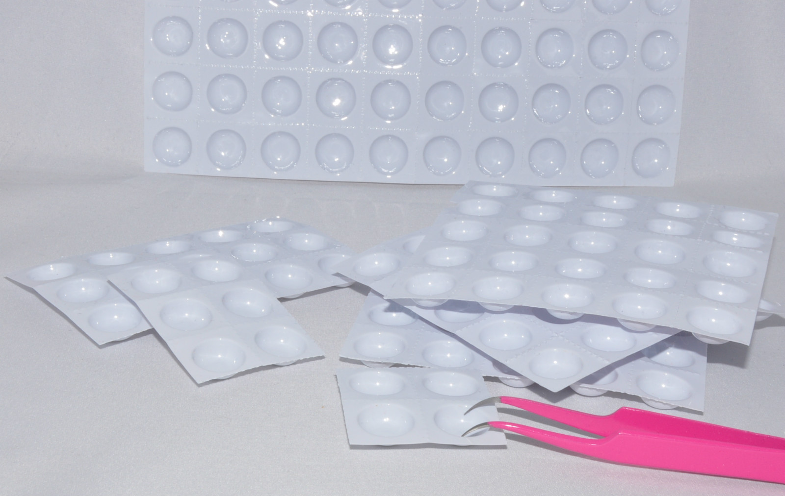 Disposable Glue Holders / Wells for Eyelash Extensions (100 wells per sheet)