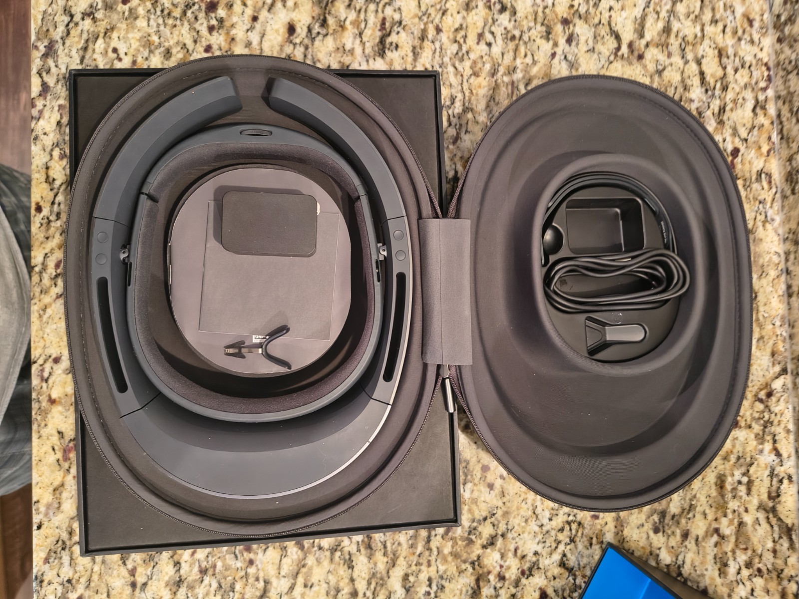 Microsoft HoloLens Developer Edition 1st Generation & Genuine Carry Case