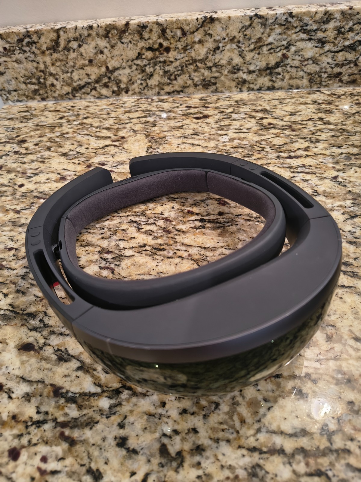 Microsoft HoloLens Developer Edition 1st Generation & Genuine Carry Case