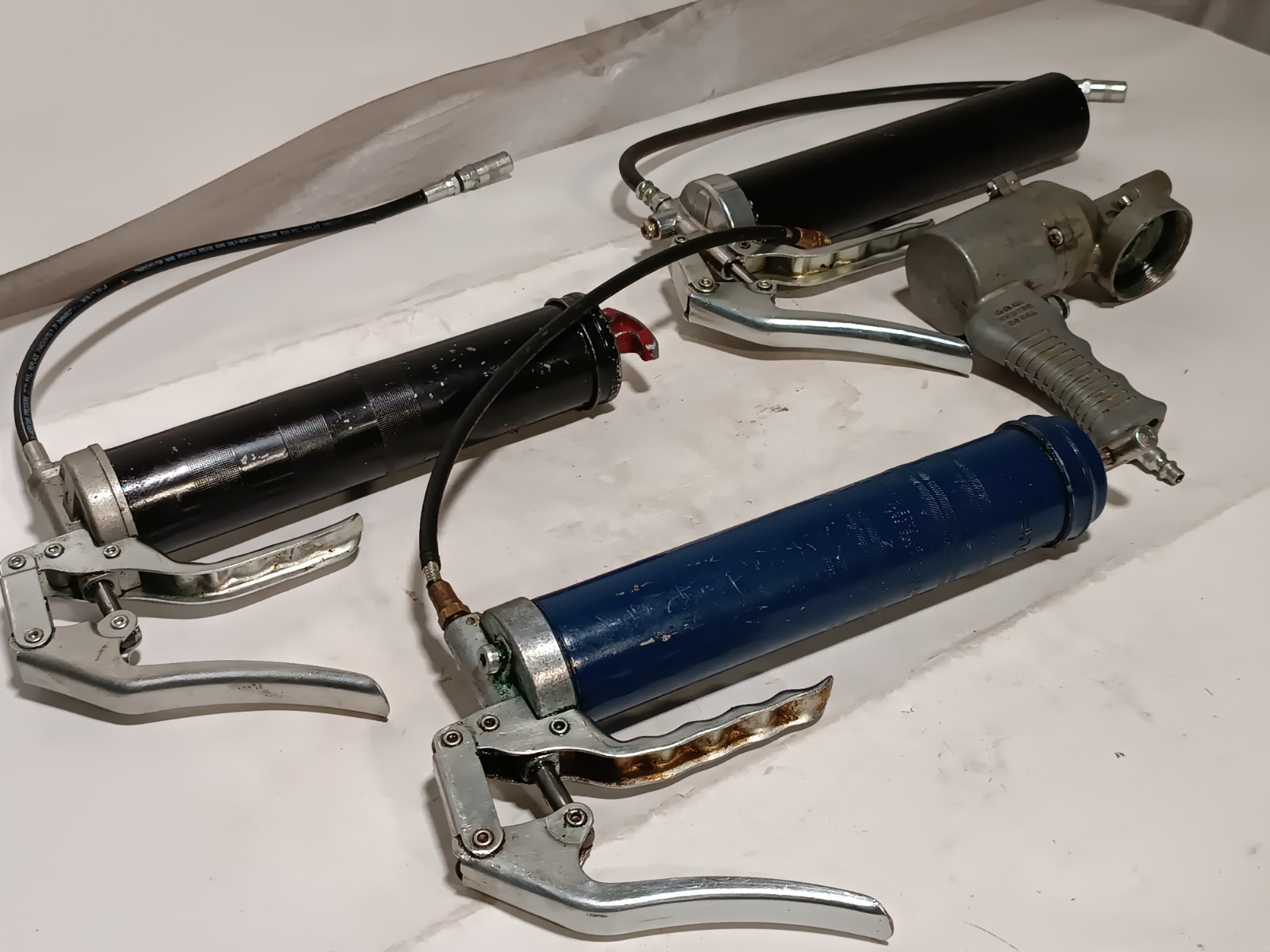 Lot of 4 Heavy Duty Grease Guns, 3 Manual Grease Guns + 1 Pneumatic Grease Gun
