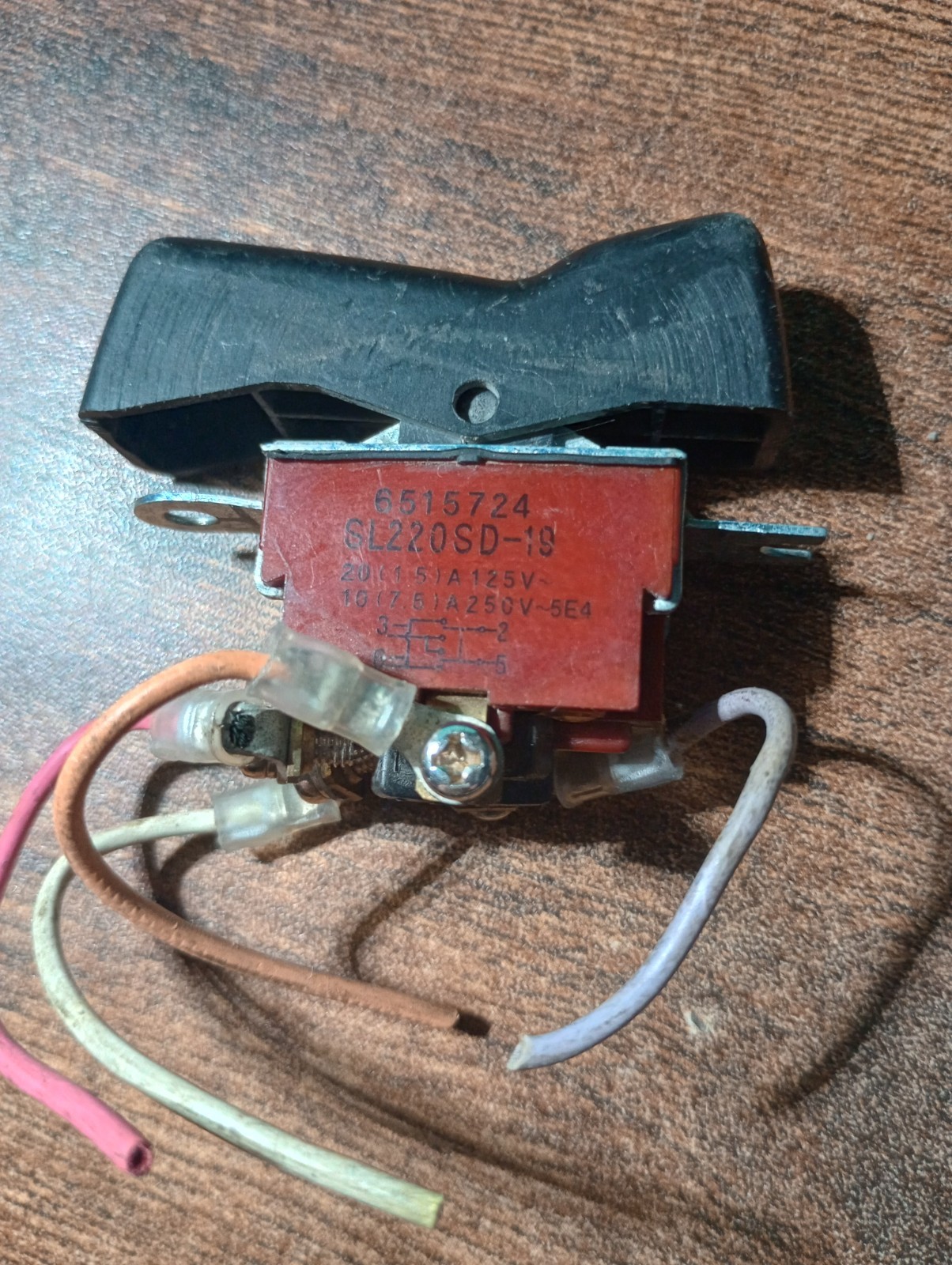 Makita Sl220sd-19 651572-4 6515724 SL220SD-19 20(15)A125V~10(7.5)A250V~ Switch C