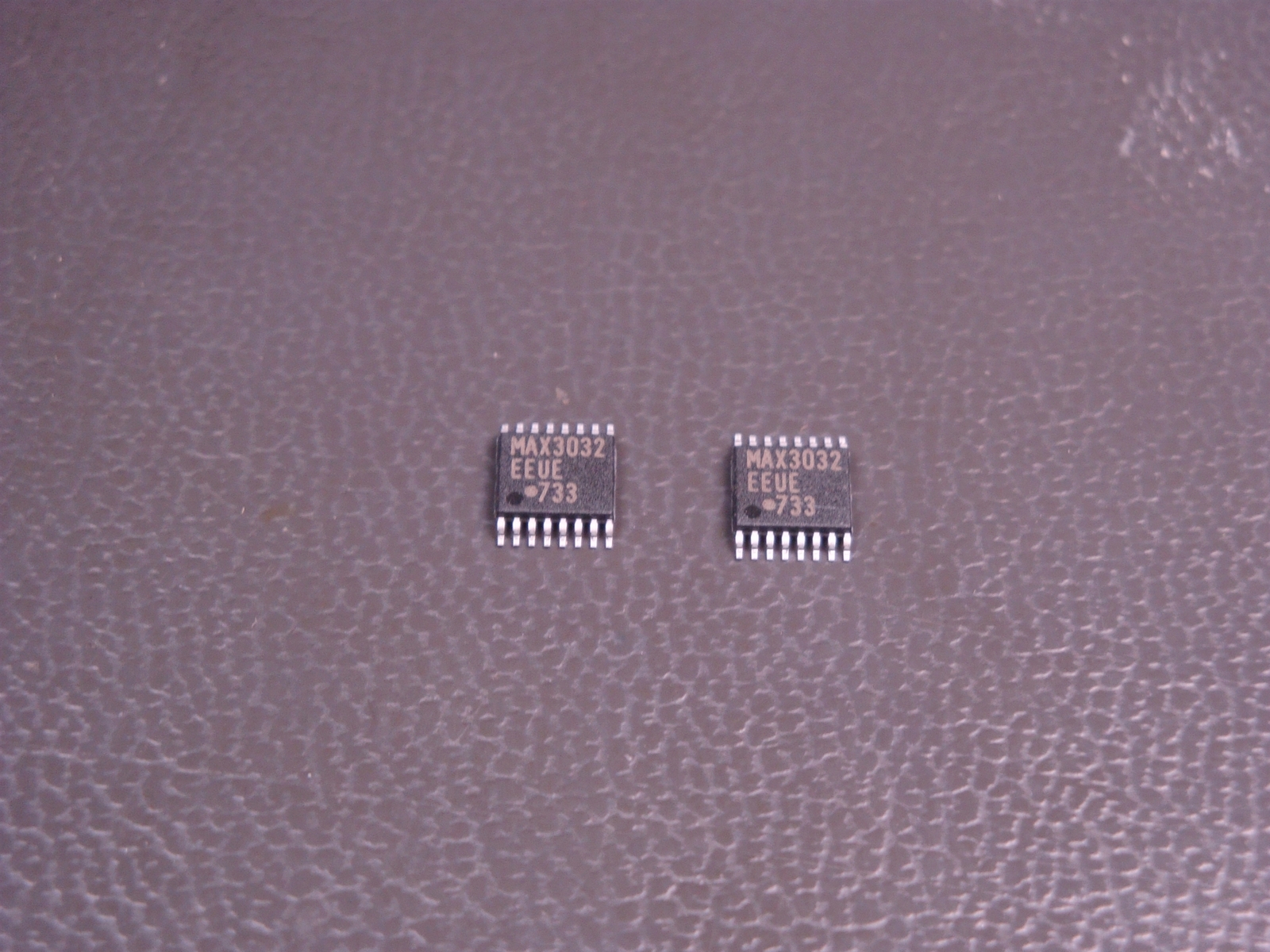 Lot of 4 MAX3032EEUE Maxim Quad RS-422 Transmitter 3.3V 15kV 16 Pin TSSOP NOS