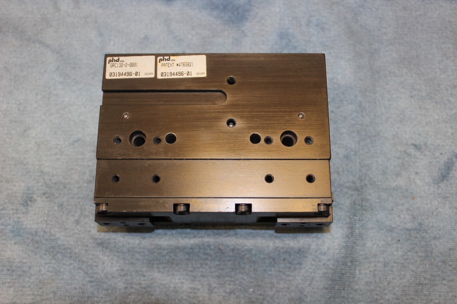 New Old Stock PHD GRC132-2-0001 Pneumatic Parallel Gripper