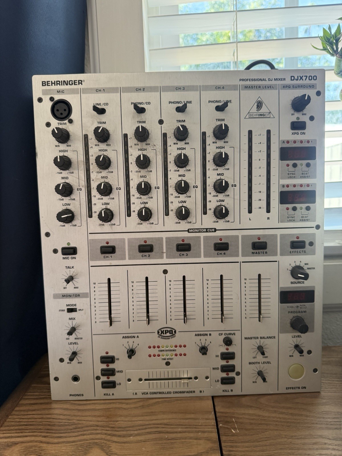 Behringer Pro Mixer Dj X700