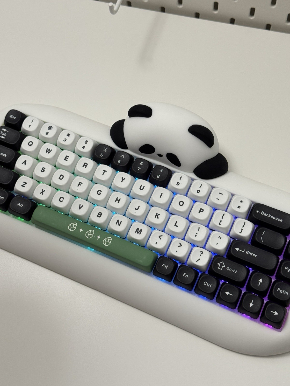 YUNZII Mechanical Keyboard Wireless RGB Backlit White Black Green QWERTY Layout