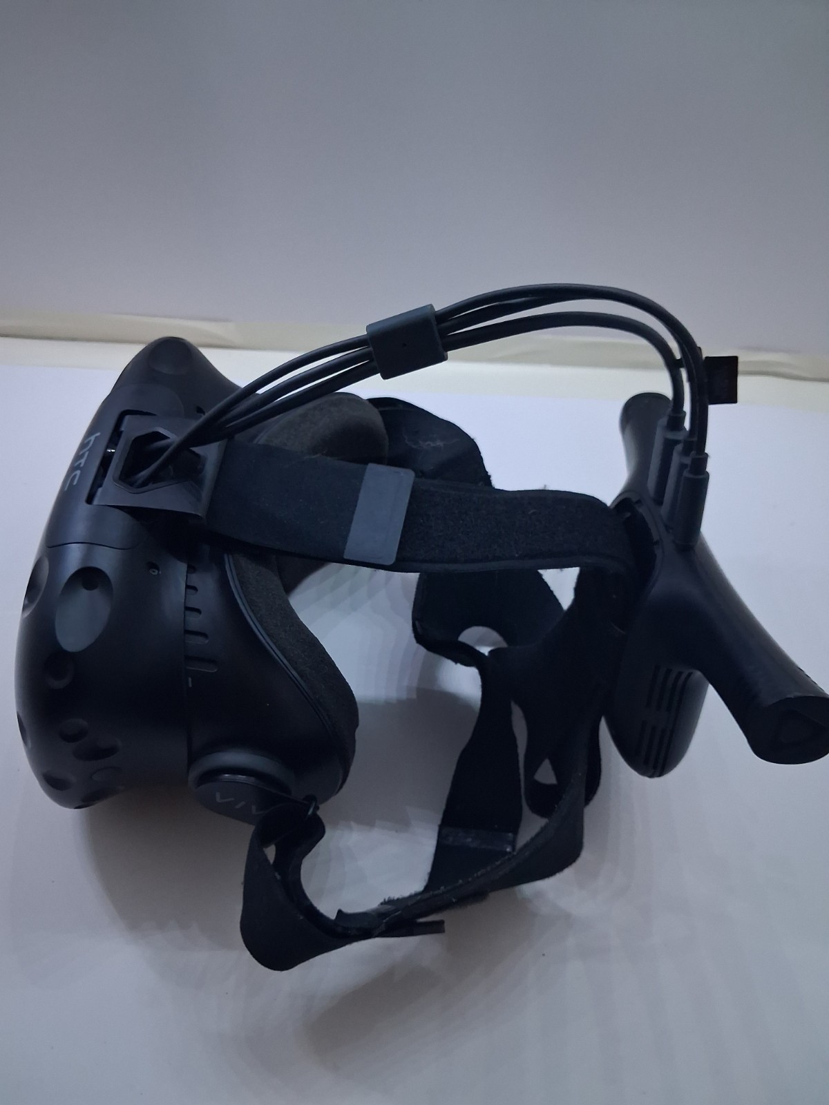 HTC Vive (First Gen)-All Parts Included Missing link box. Read Description