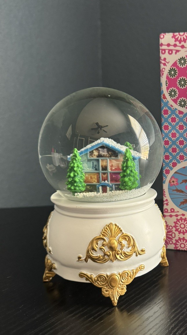 Taylor Swift 2023 Authentic Lover Snow Globe