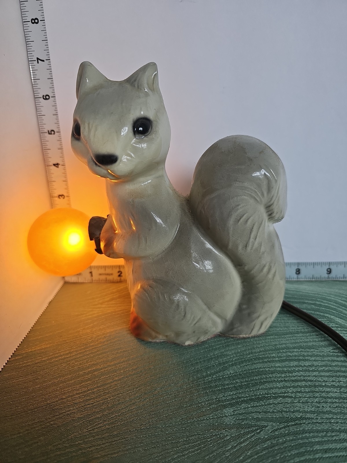 Working Vintage Ceramic Grey Squirrel TV Lamp Nightlight - ~7" x 4"