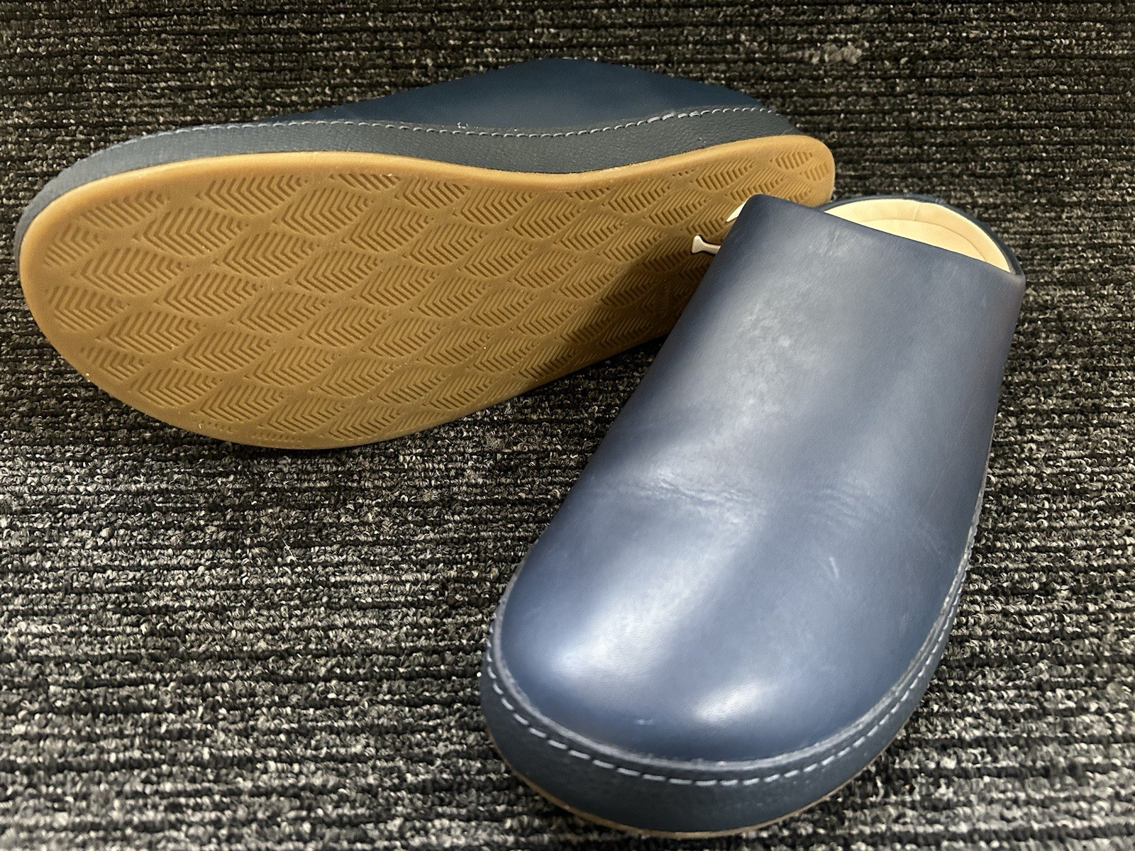 OluKai Hamani Men Size 11 Blue Leather Slip-on Mules Comfort Casual Versatile