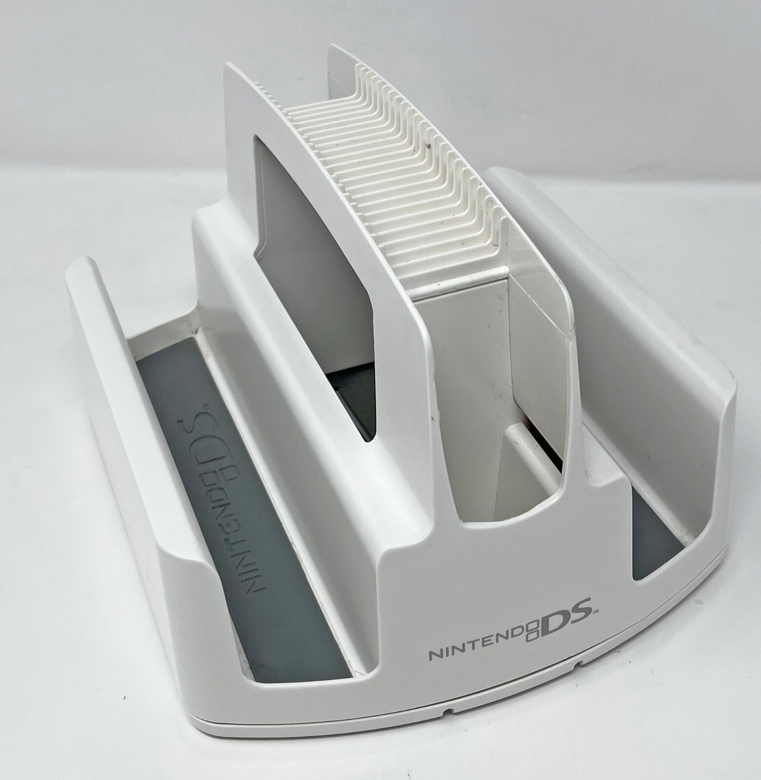 Nintendo DS White Tabletop Storage Caddy Slam Brands 223168 Used