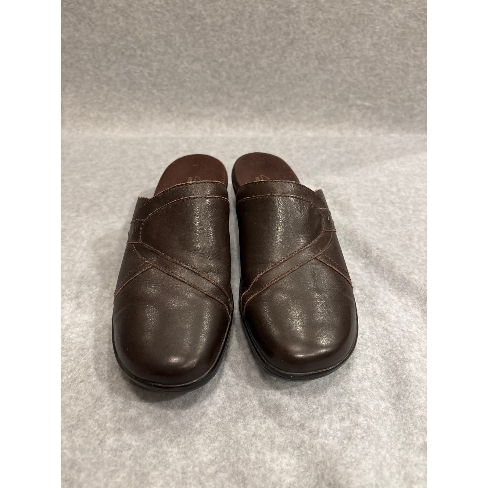 Clarks Collection Womens Brown Leather Mules Clogs Studded Low Wedge 8M 26067662