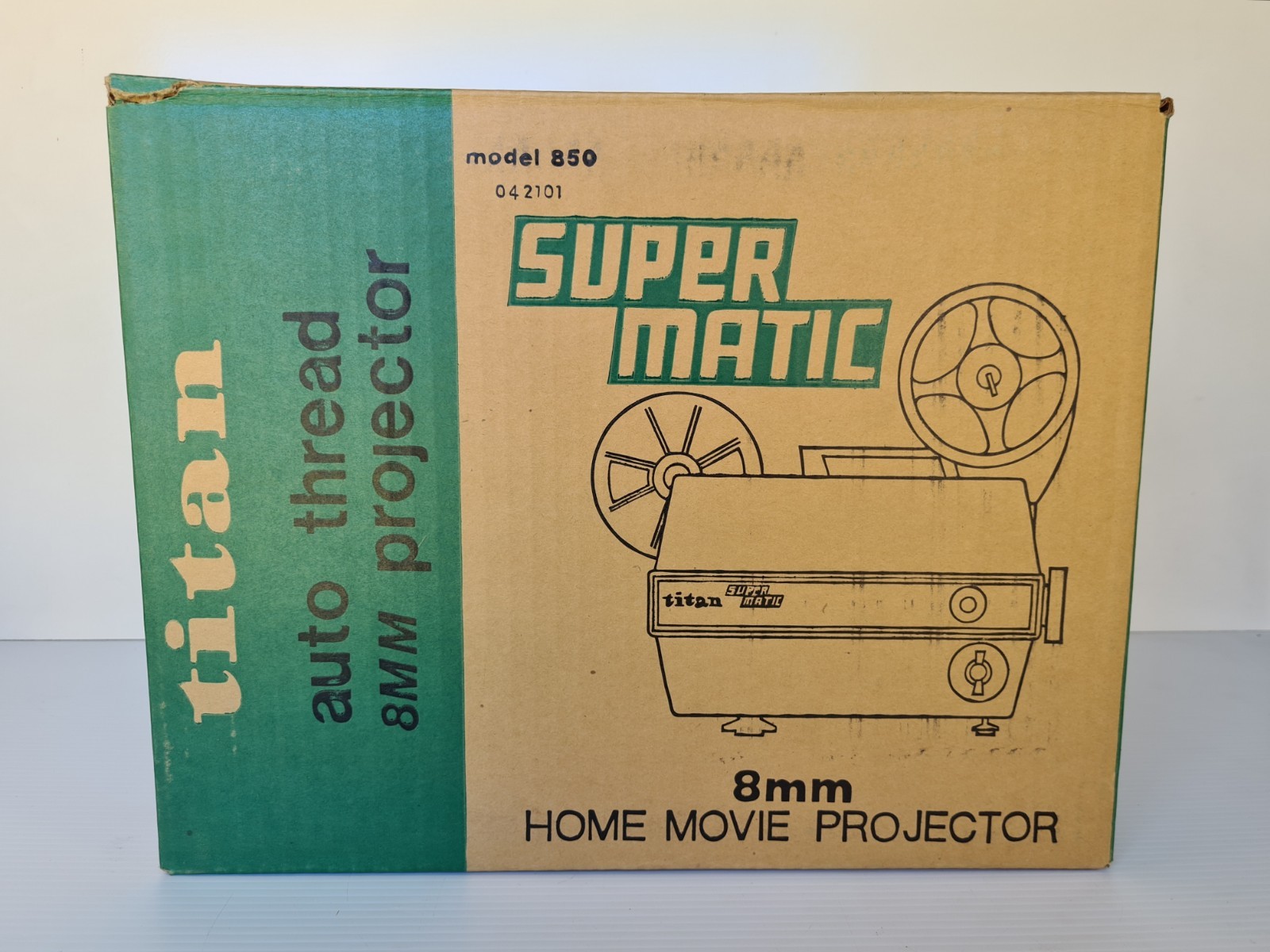 NOS Titan Super Matic 850 8mm Home Movie Projector Vintage Retro Auto Thread