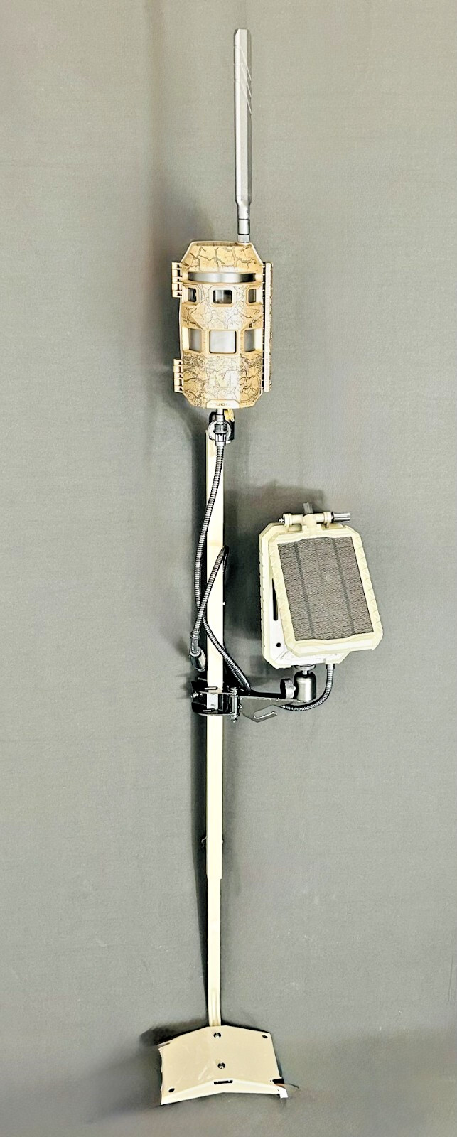 Muddy Trifecta 180 Cell Camera Package with Mounting Pole and Solar Panel New