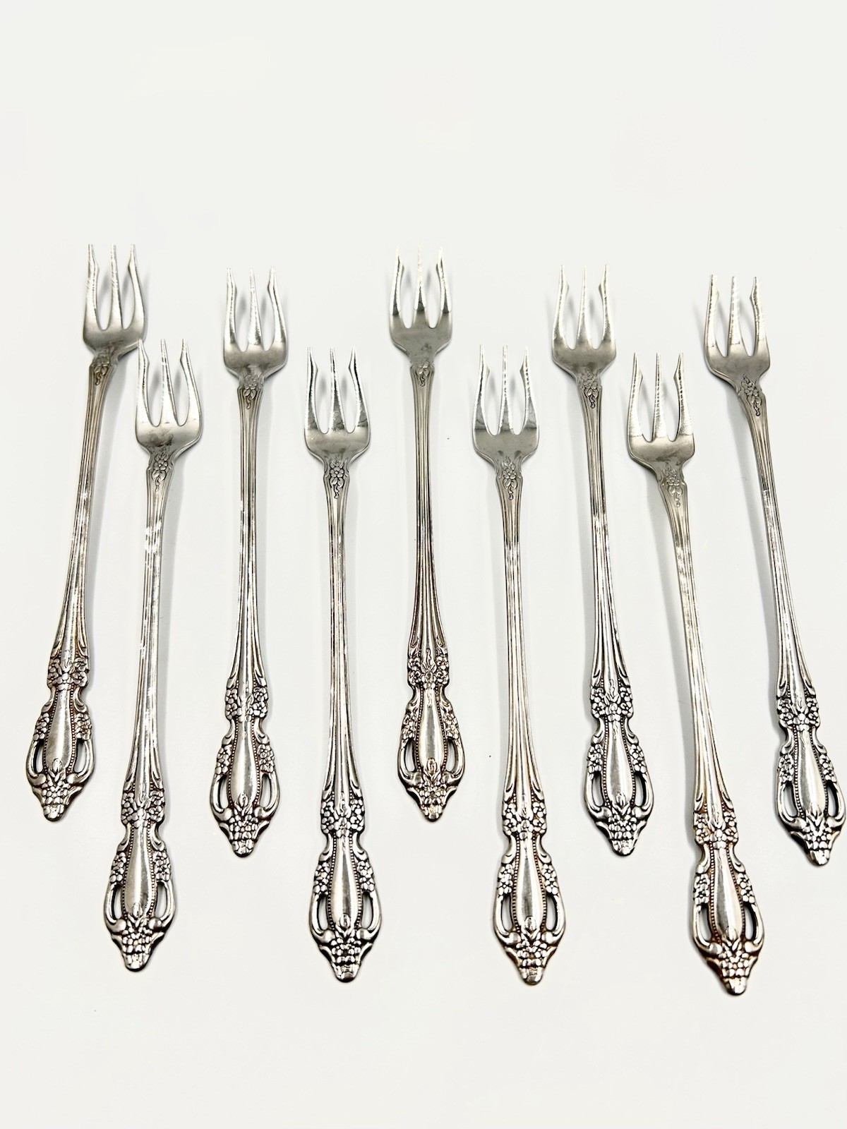 9 Cocktail Forks Oneida Raphael Distinction Deluxe Stainless Flatware