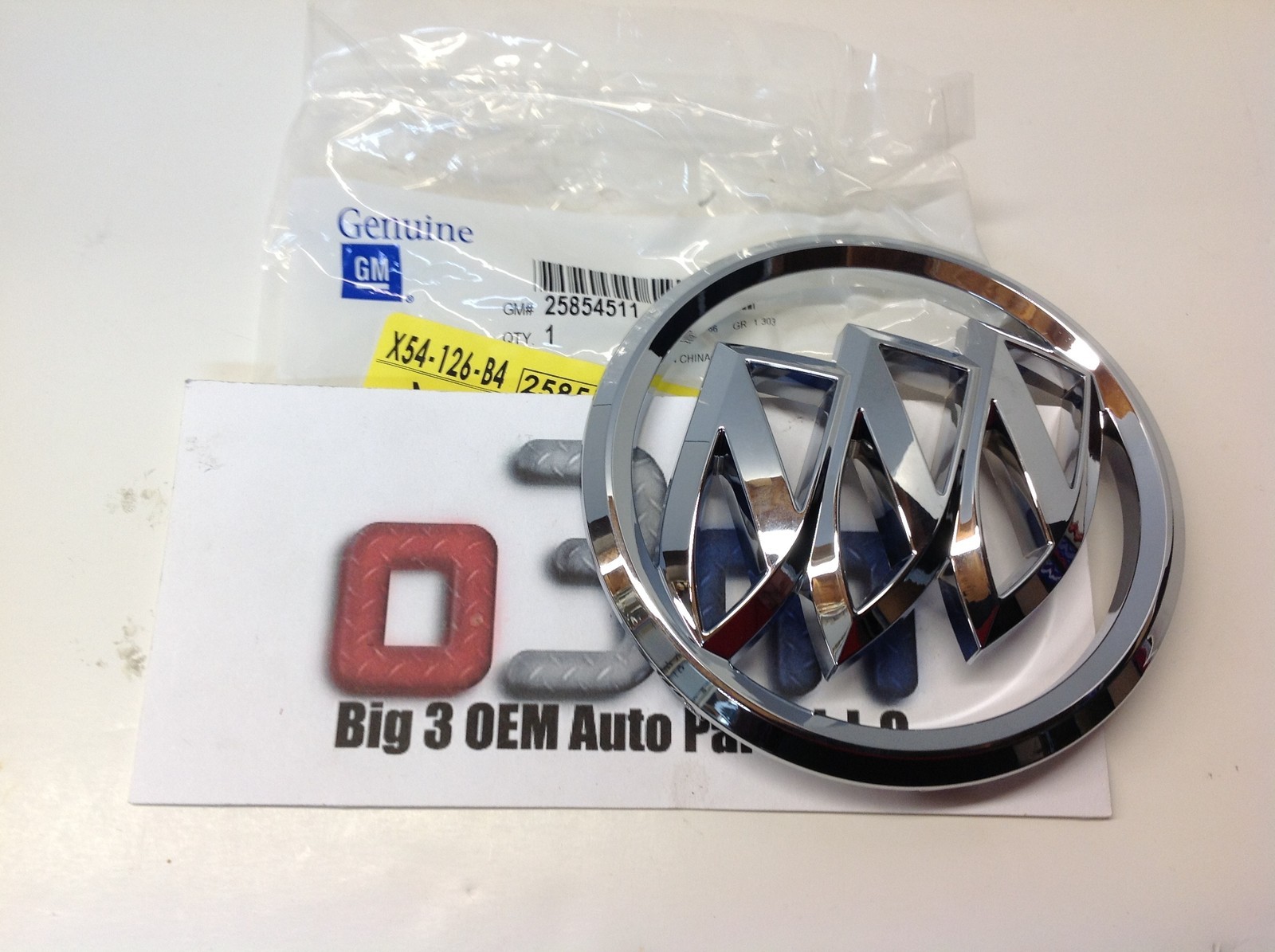 08-13 Buick Enclave 08-12 Lucerne Tri-Shield Front Grille Chrome EMBLEM new OEM