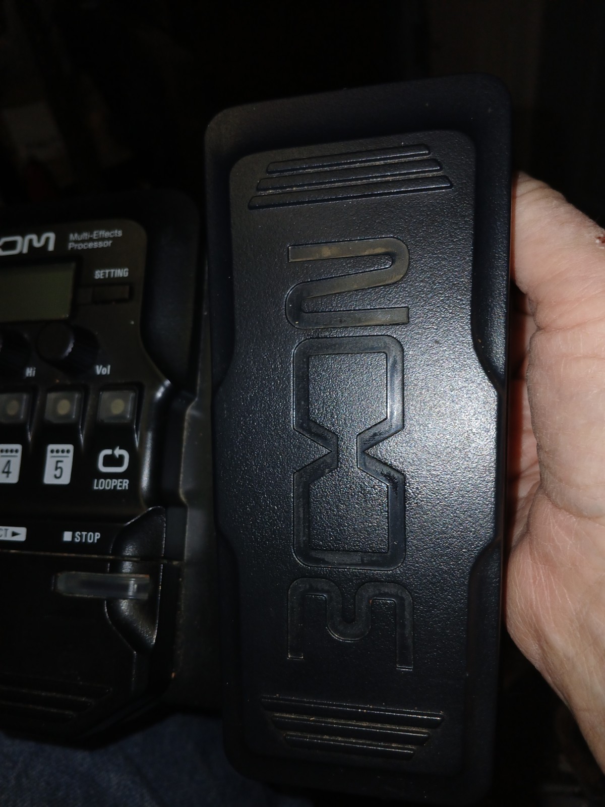 Zoom G1X Four Guitar Effects Processor with Built-in Expression Pedal