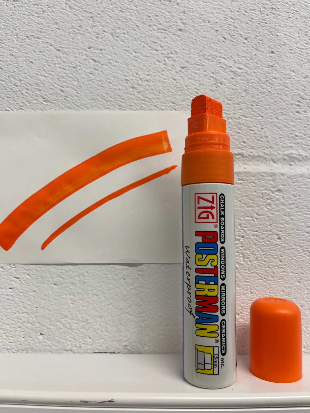 Kuretake ZIG Posterman Waterproof PMA-120 Liquid Chalk Pen 15mm Chisel Tip – Red