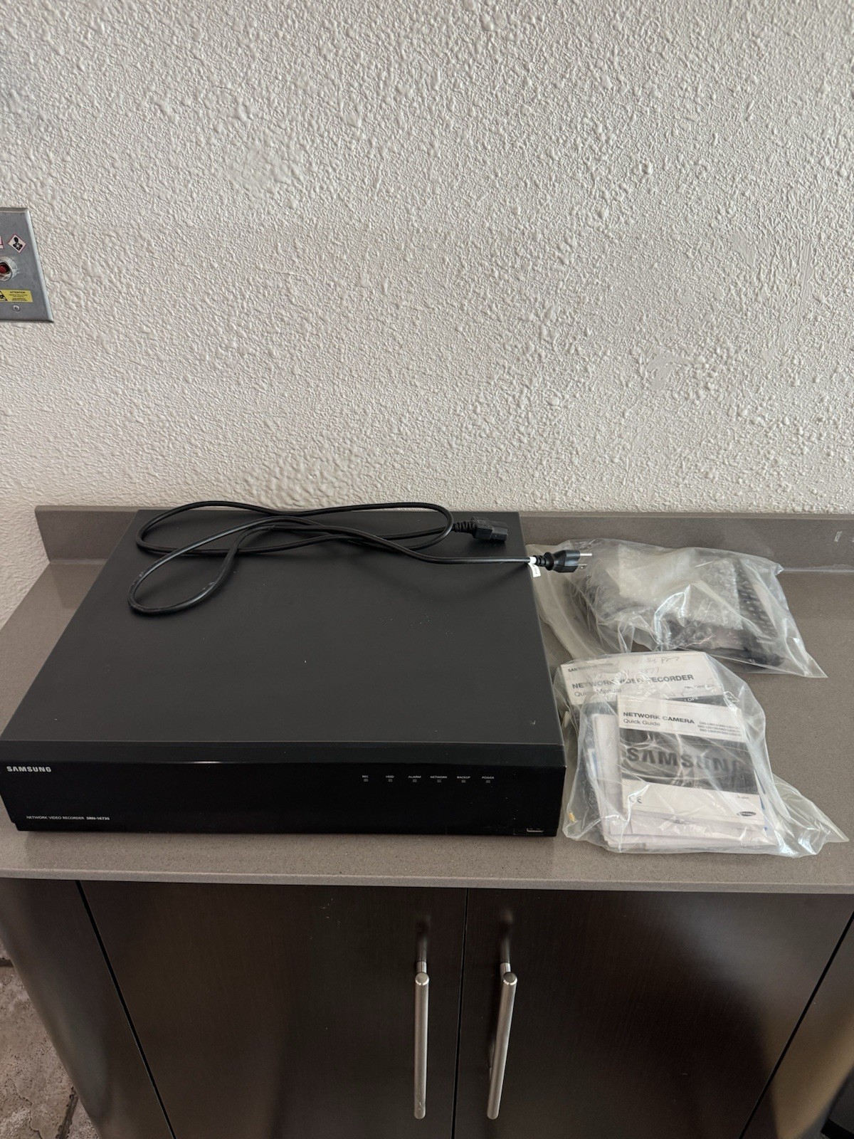 Samsung SRN-1673S 16 Channel PoE NVR Network Video Recorder 2TB HDD - Read Desc.