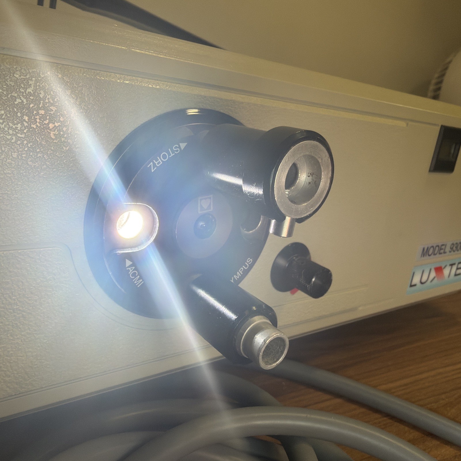 Luxtec 9300XSP 300W Xenon Surgical Light Source Tested Working