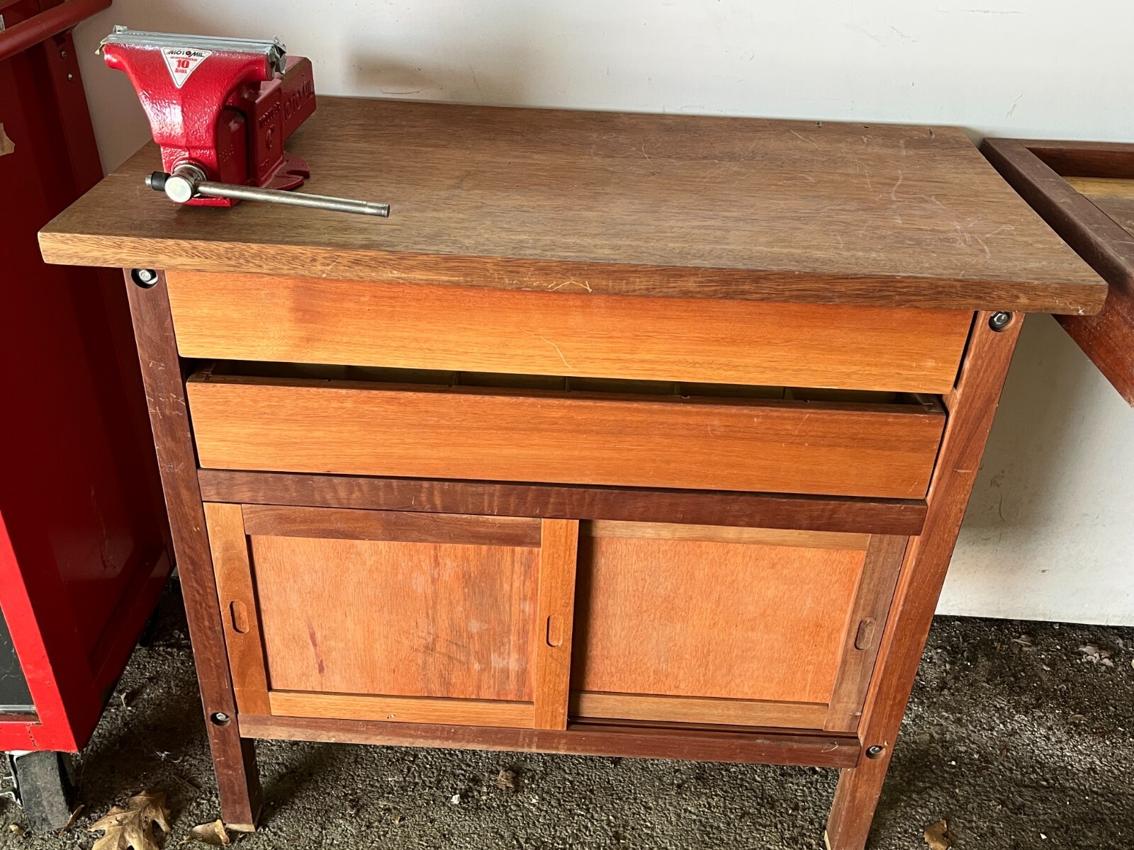 Wood workbench with two long drawers (one divider), a closed cabinet and a vise