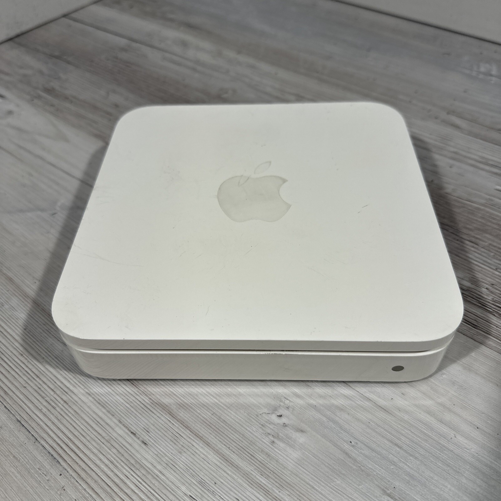 Apple AirPort Exteme Base Station Wi-Fi A1354 No Charger