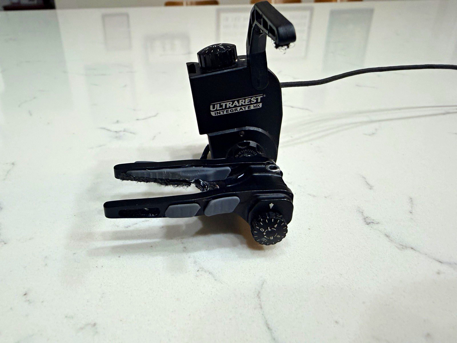 QAD Ultrarest Integrate MX Drop Away Arrow Rest – Black – Good Condition
