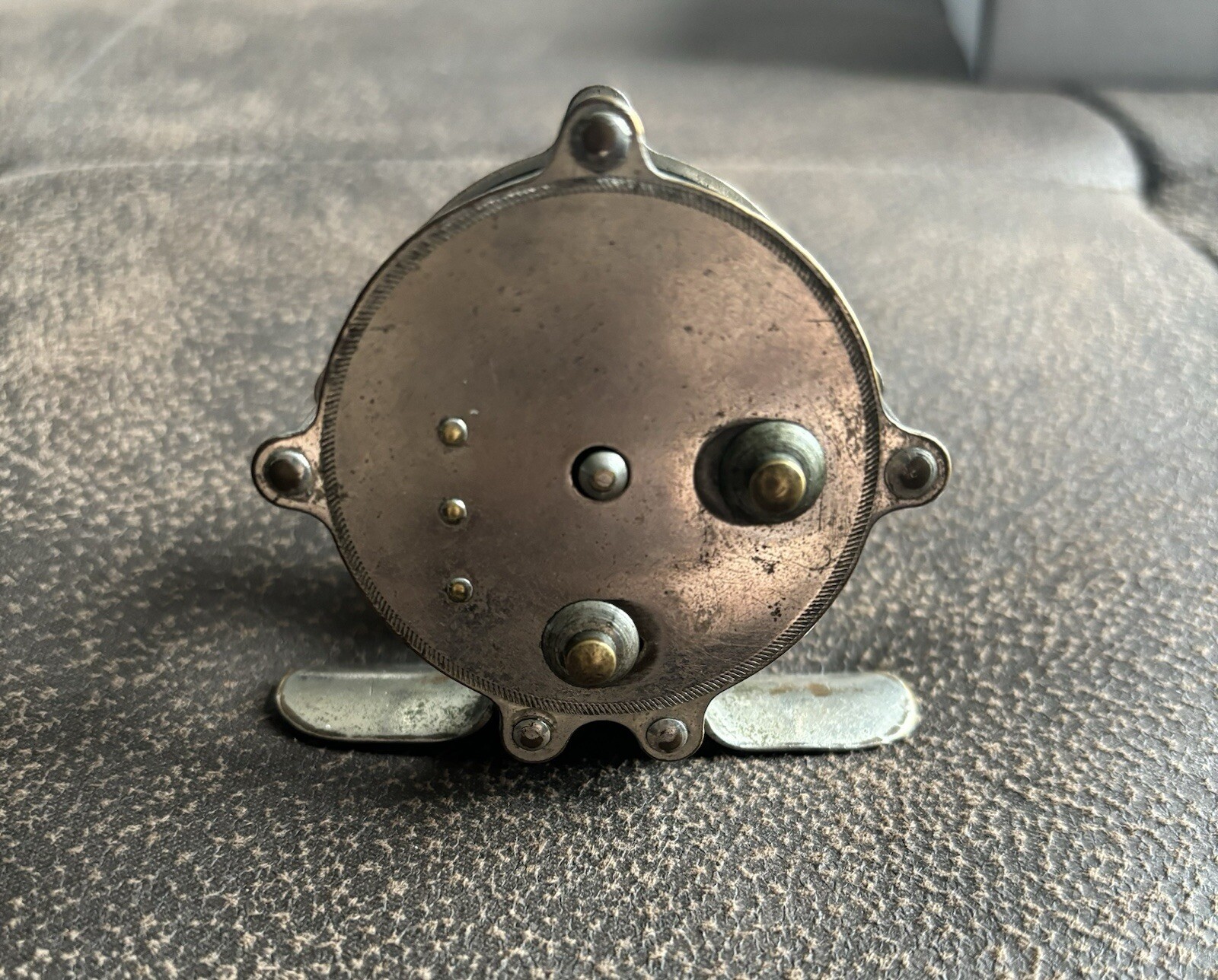 Vintage Unbranded Raised Pillar Reel