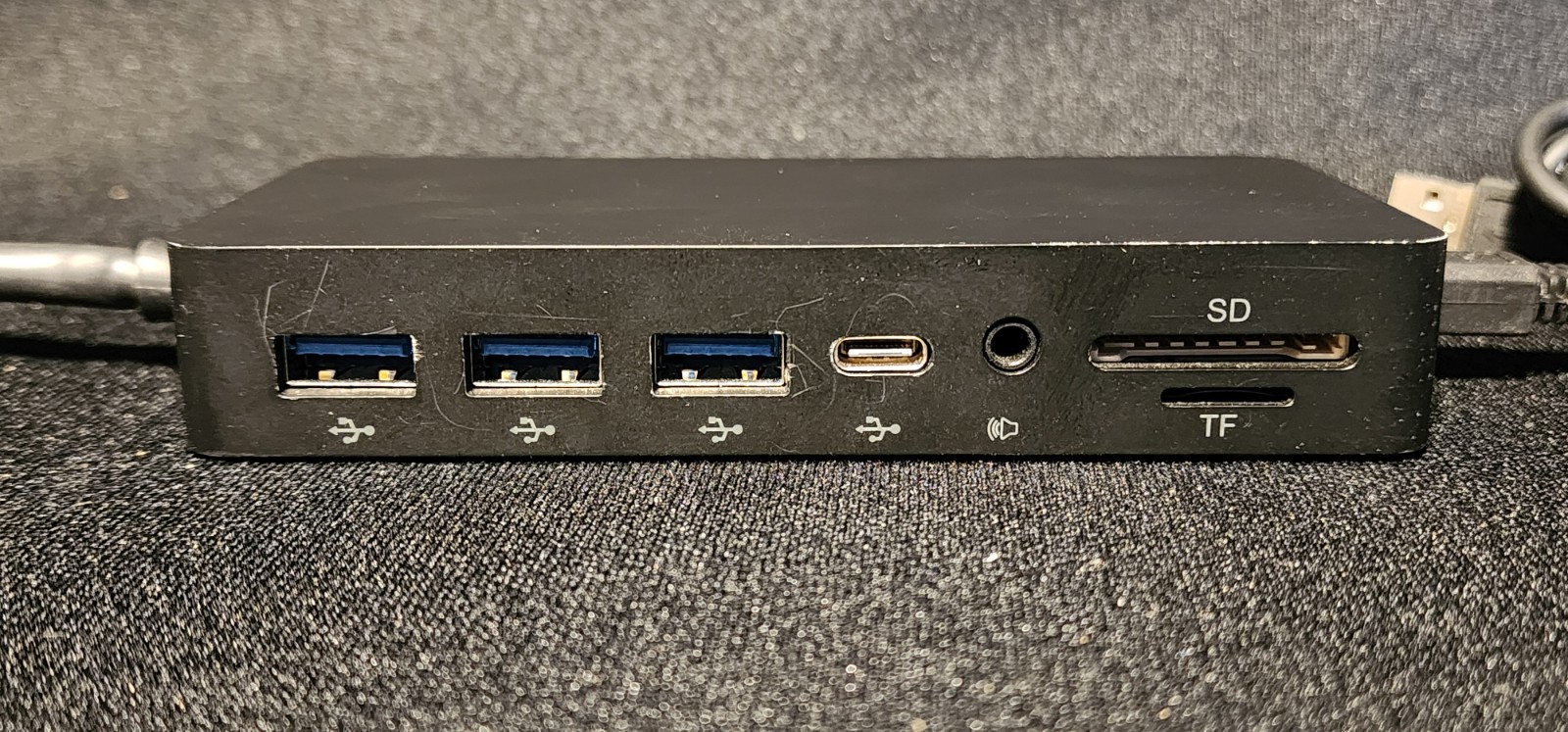 Surface Docking Station SH701