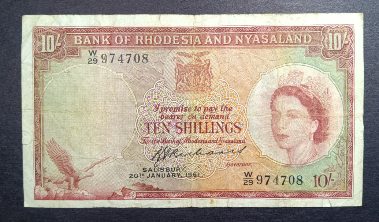 RHODESIA and NYASALAND 10 Shillings 1961 Richards W25 QE2 CIRC Fair