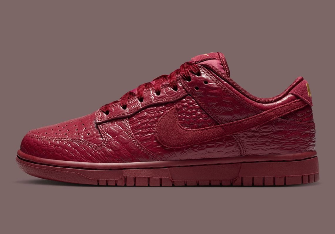 Women's Nike Dunk Low SS Croc Team Red Metallic Gold HV4388-600 sz 8