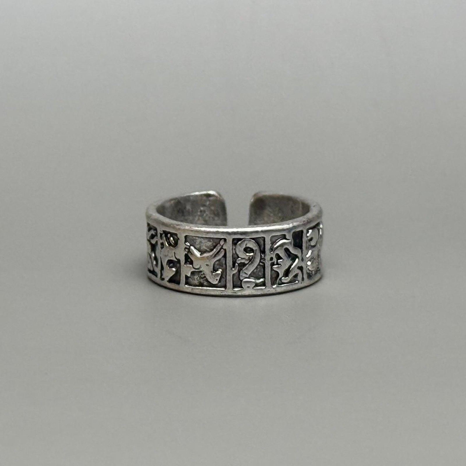 Y2K Vintage Silver Animal Panel Ring – Size 8, Unisex, Brand New