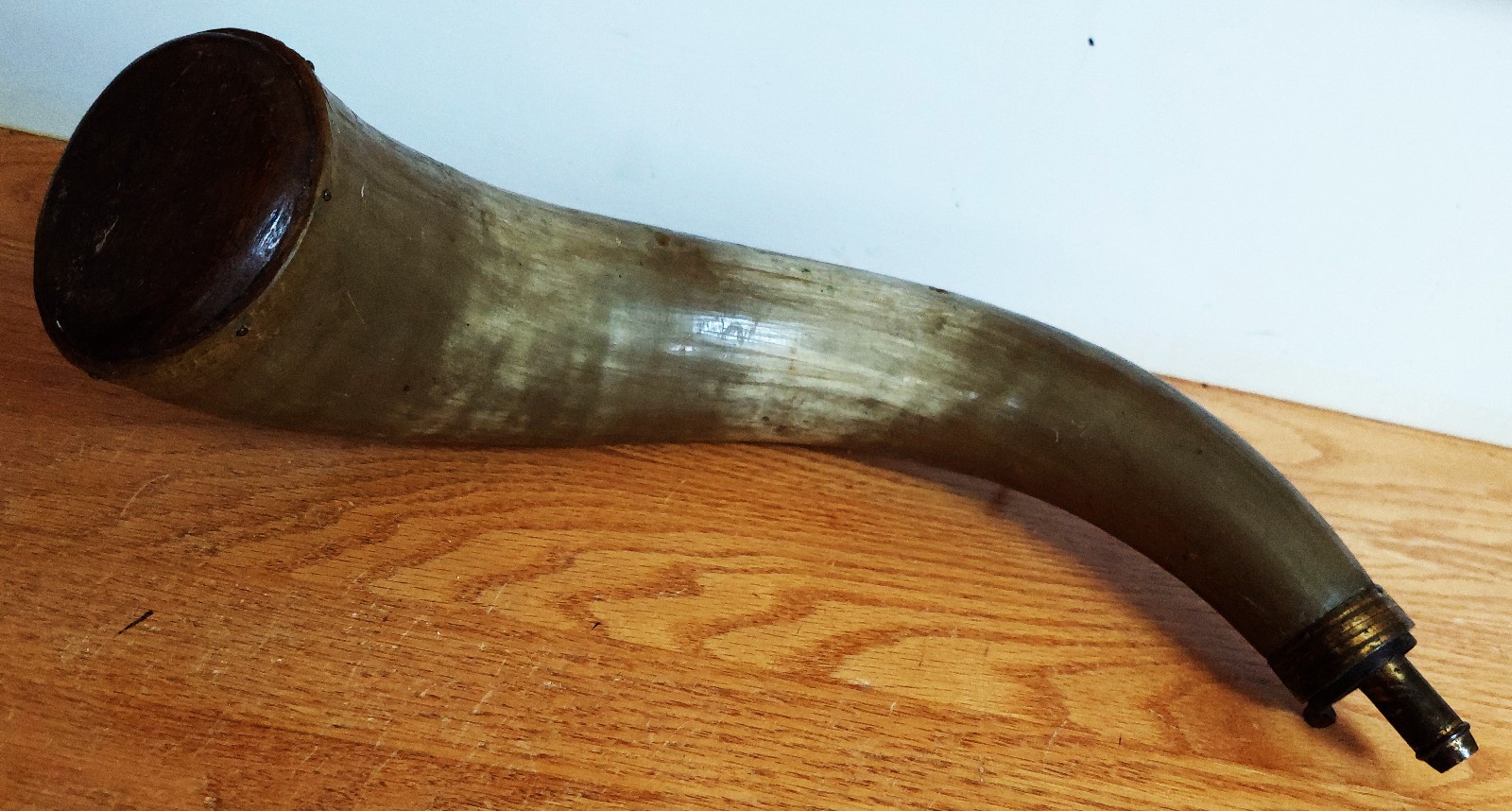 Vtg Handmade Twisted Powder Horn Gunpowder Holder, 14" long, brass measure