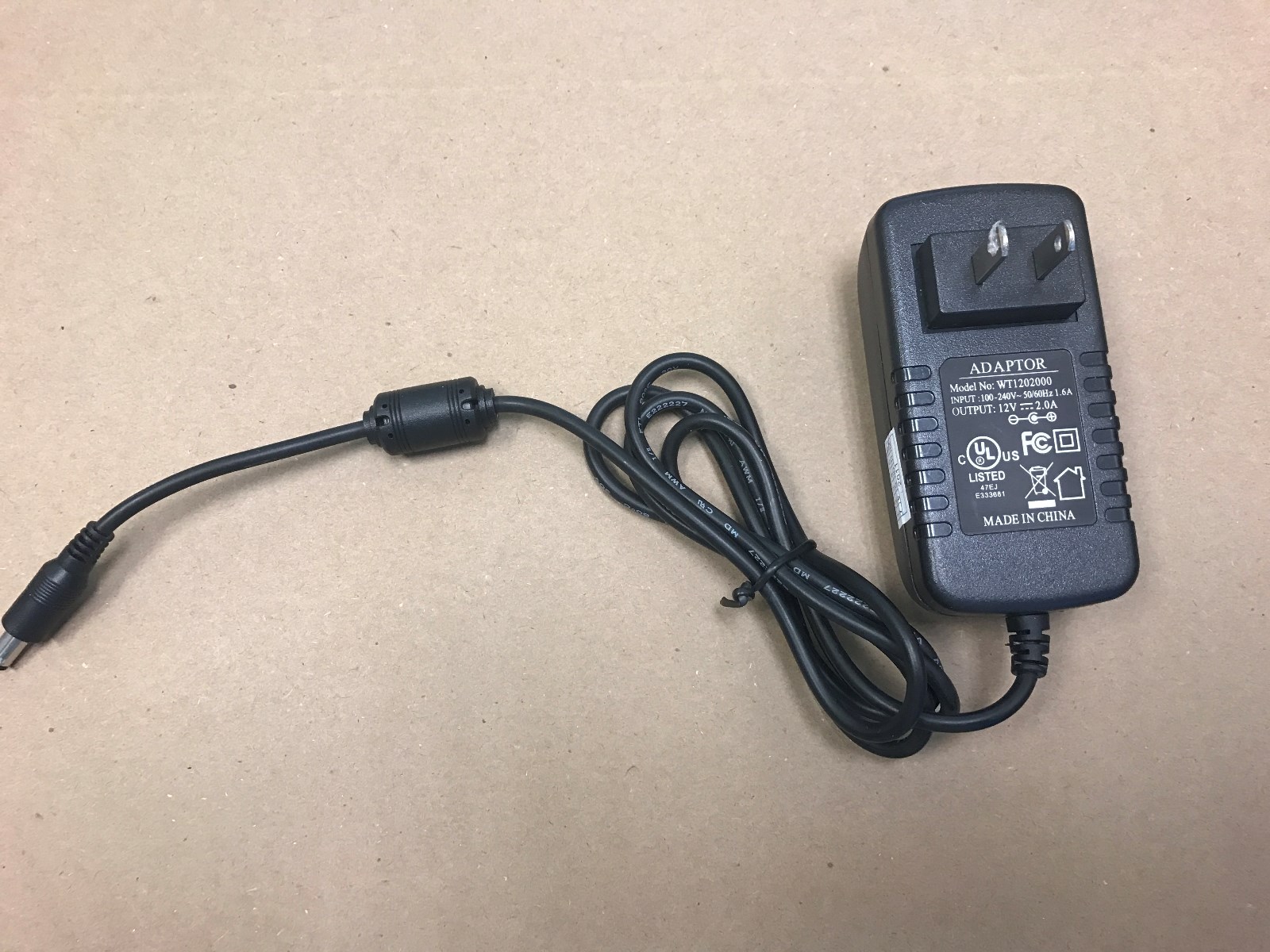 WT1202000 AC ADAPTER 100/240V 12v 2A - NEW