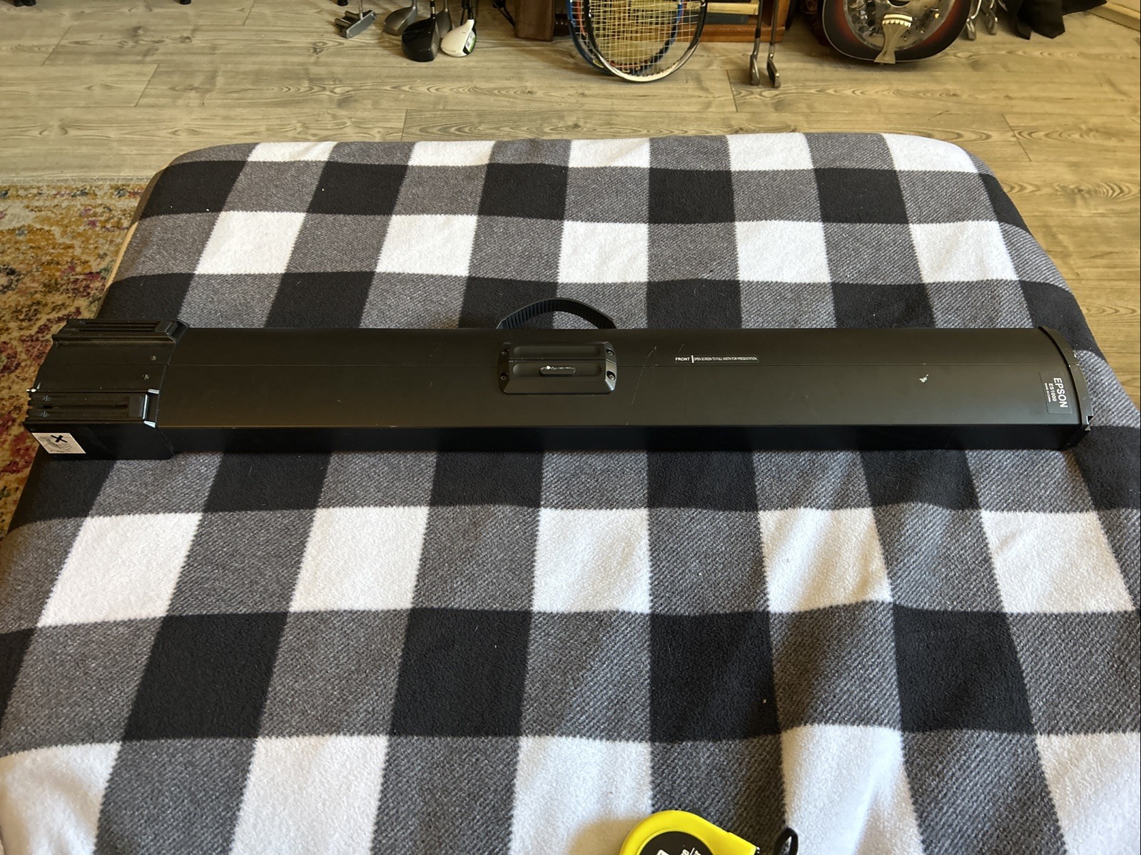 Epson ES1000 Tabletop Ultra-Portable Projector Projection Screen