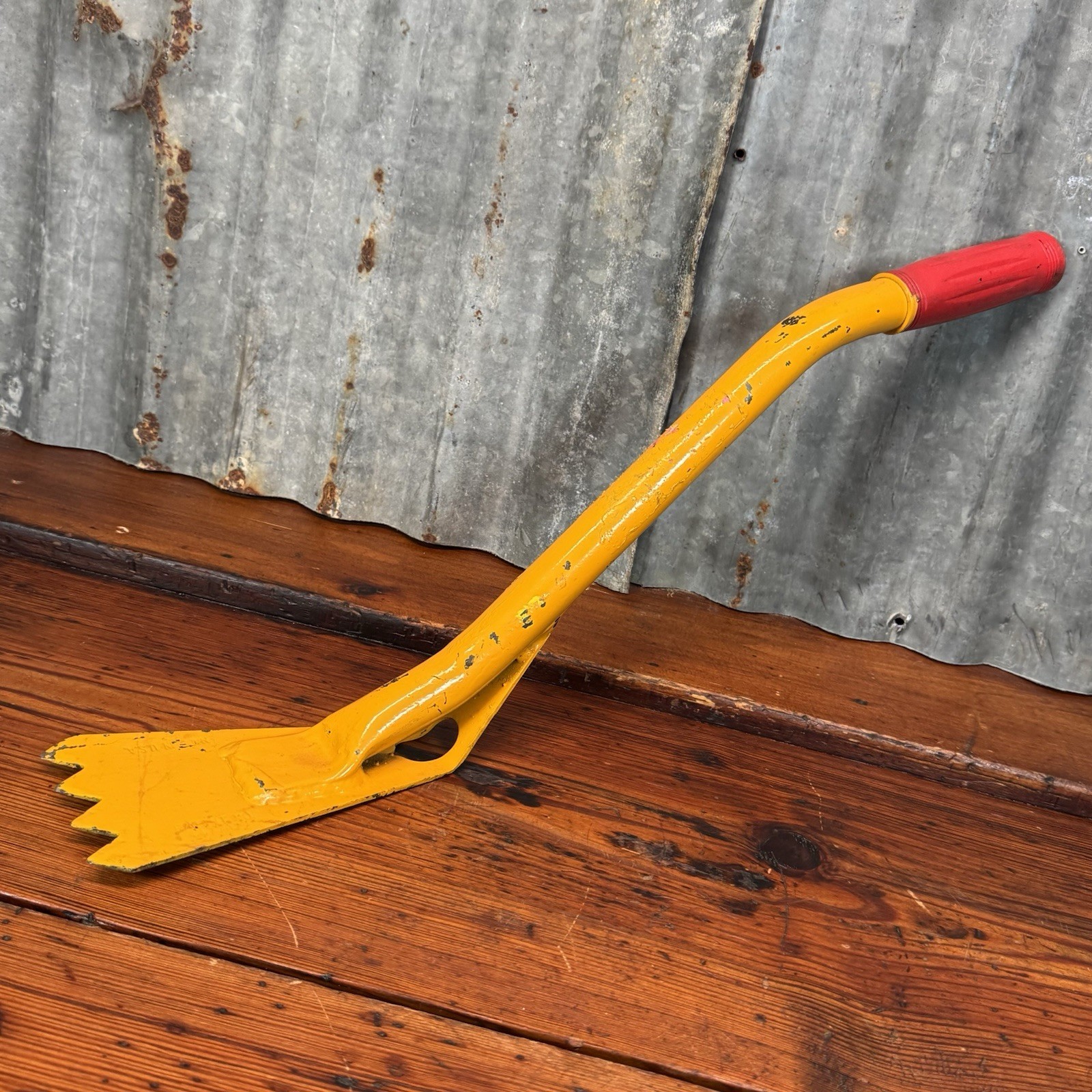 Shingle Eater 23.75” ROOFING TEAR-OFF REMOVAL TOOL Yellow Metal Rubber Grip USA