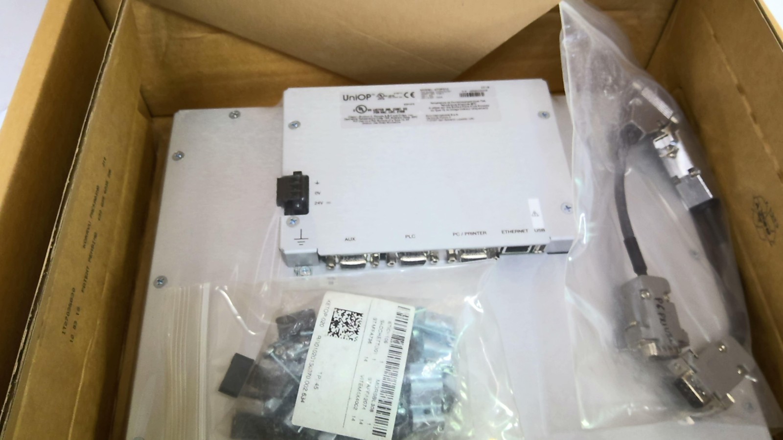 UniOP eTOP312U201 Control Panel 24V 1.05A