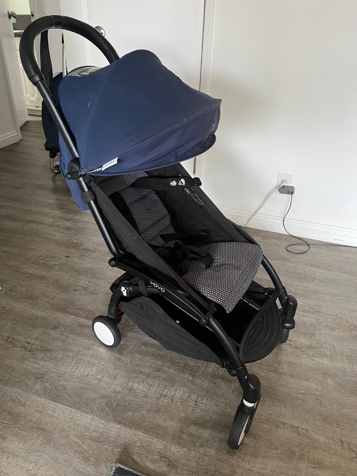 USED Babyzen YOYO2 Ultra Compact 6+ Stroller - White / Air France Blue