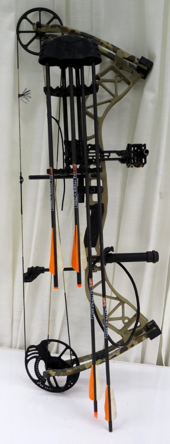 Bear Adapt HUNTING PUBLIC Compound Bow RH w/ Sight, Quiver, 4 Arrows