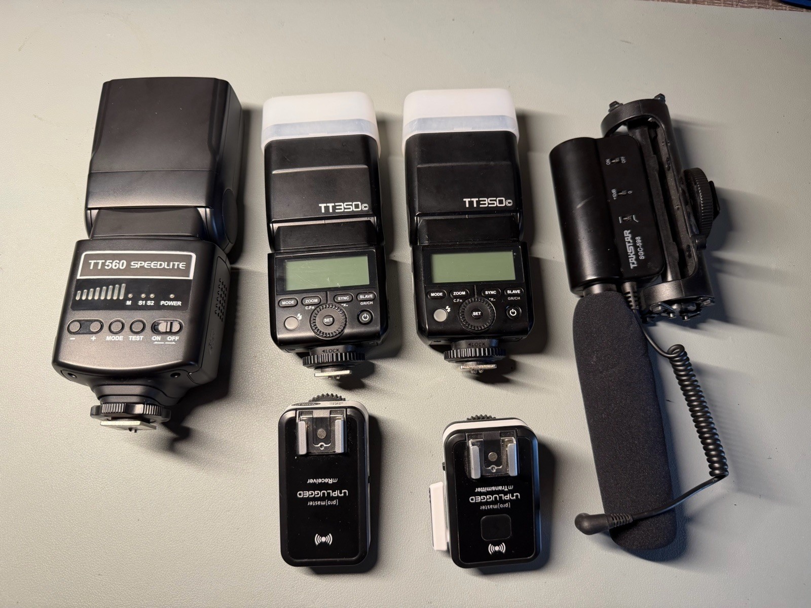 Godox TT350 Flash Kit (x2) + Wireless Trigers + Neewer Flash + Camera Mic