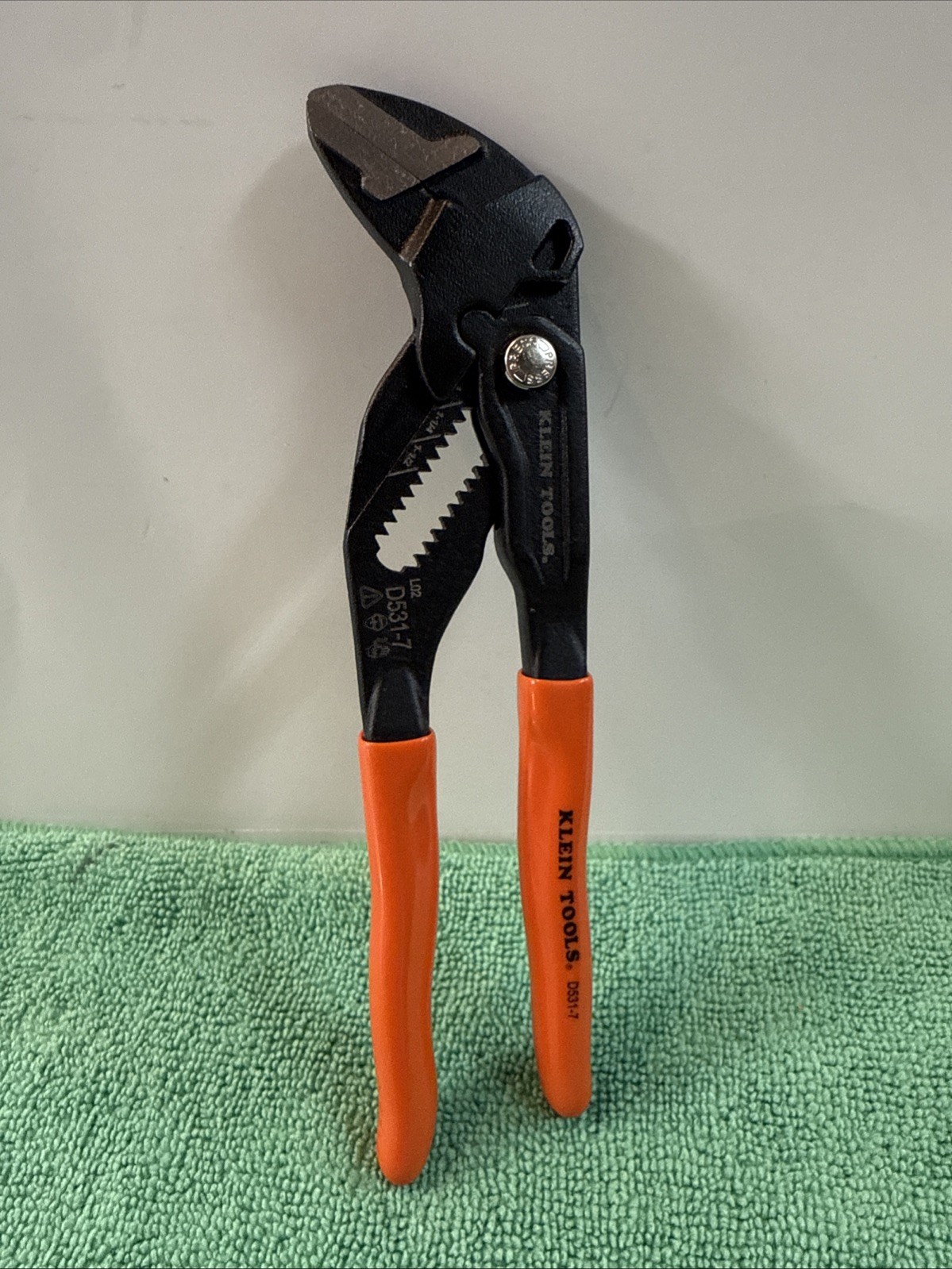 Klein Tools D531-7 Quick-Adjust Klaw 7" Pump Pliers