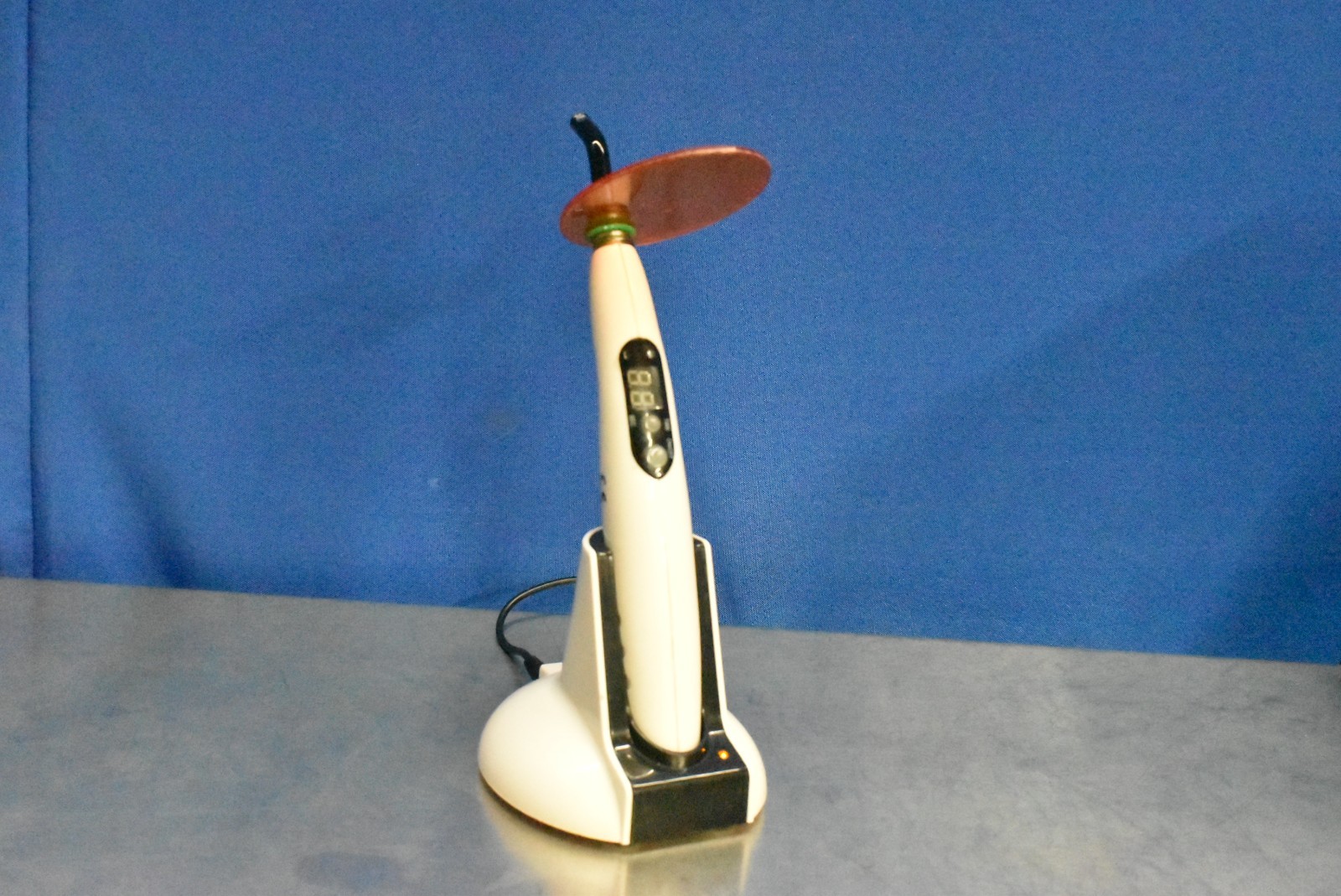 Woodpecker Medical Curing Light with Black & White Base